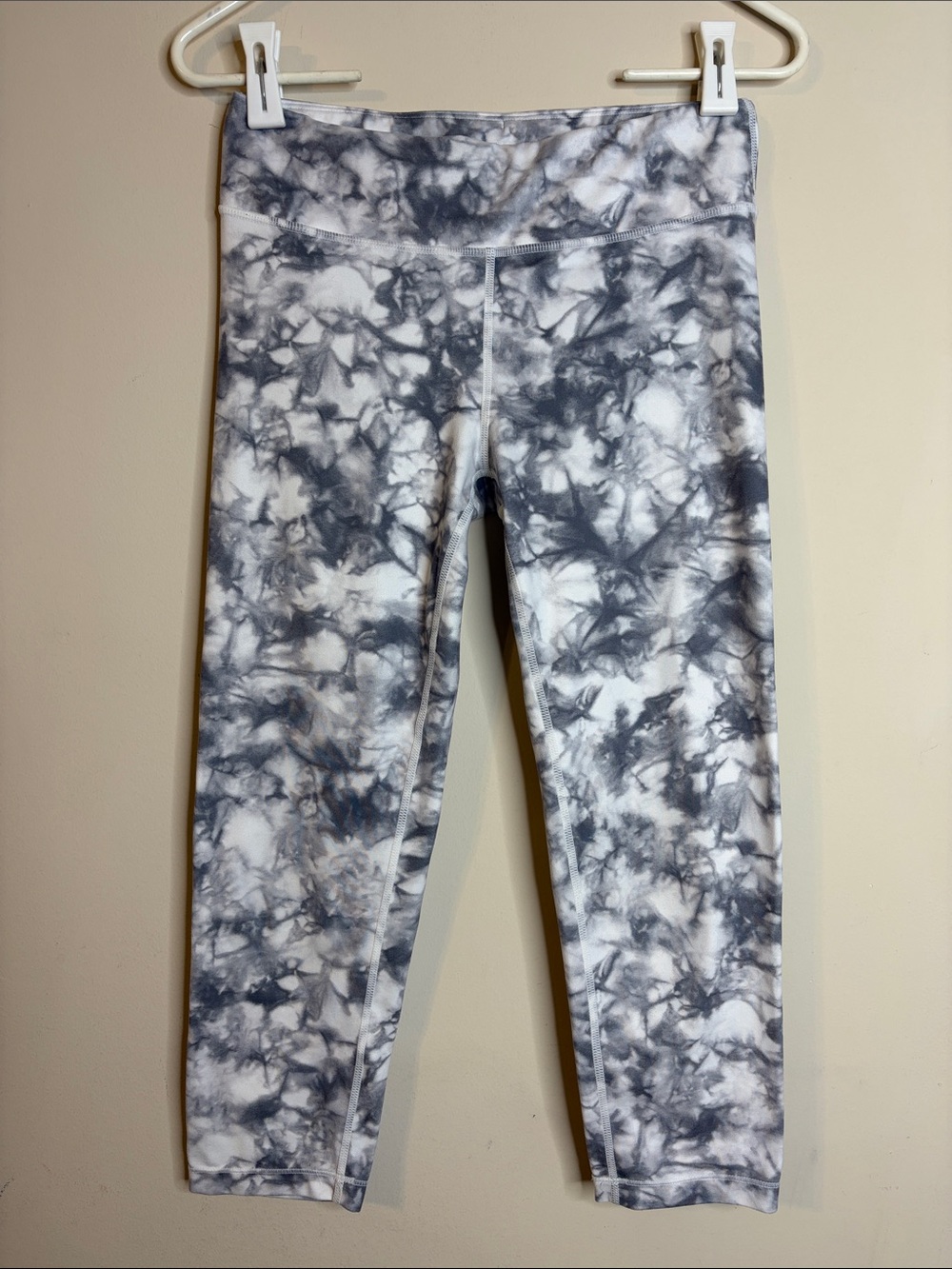 Athleta Girls Tie-Dye Capri Leggings – Gray and White Size XL/14